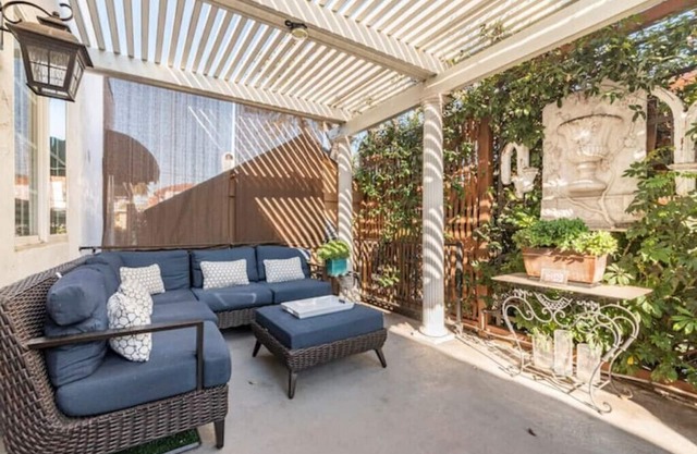 Spacious,best location,walk to beach, shops & dine