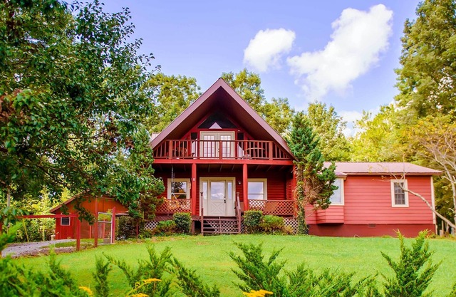 Spacious Brimstone Cabin w/ Hot Tub!