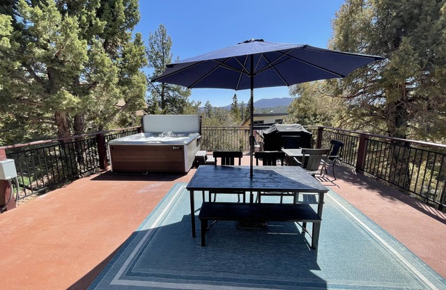 Spacious Cabin: Fun Game Room, Large Kitchen, Views!