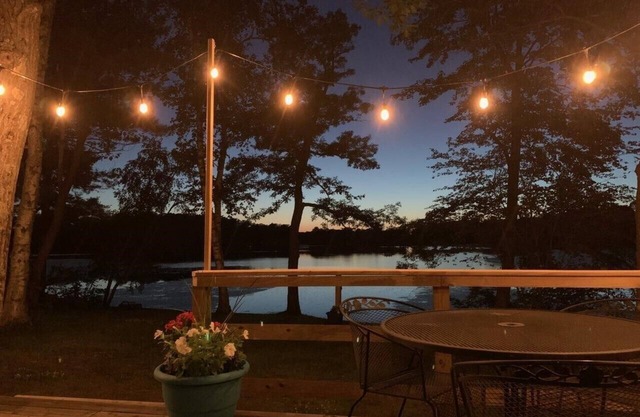 Spacious cabin right on the lake, perfect for your next family vacation!