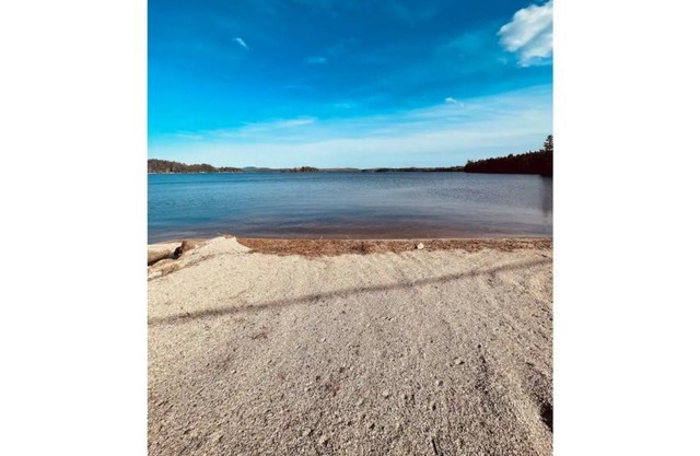 Spacious camper with sandy beachfront access!