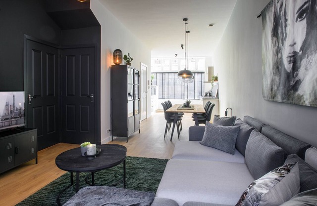 Spacious Centrum Apartment
