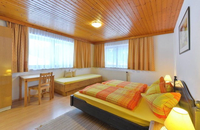 Spacious "Chalet Klösterle" with Mountain View, Wi-Fi, Balcony