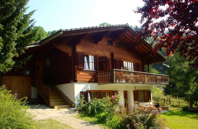 Spacious chalet with large garden on southern slope above Küblis-Klosters/Davos