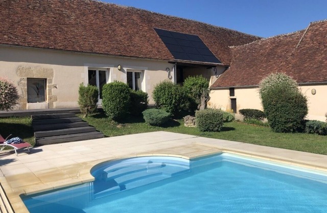 Spacious cottage in the countryside in the heart of the Nièvre- private pool-4-14 people