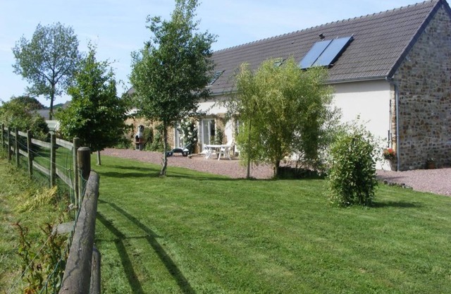 Spacious Cottage with Garden, Near D-Day Beaches, Fireplace, Bikes, Pet-Friendly