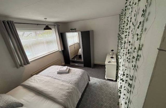 Spacious & Comfortable flat | Near Airport & City