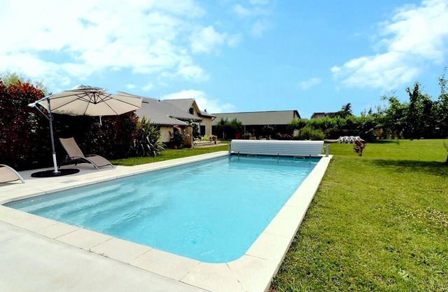 Spacious comfortable loft 'La Joie De Vivre' with 6 bedrooms and one pool