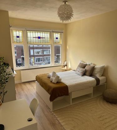 Spacious Cosy Room With Private Bathroom