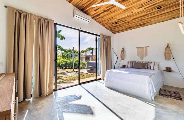 Spacious villas 8 pers. modern, jacuzzi, Rio Celeste, exclusive, 40+ birds