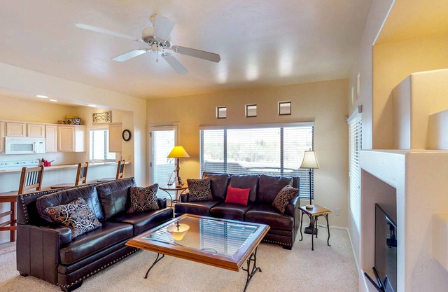 Spacious, dog-friendly condo with pool & hot tub