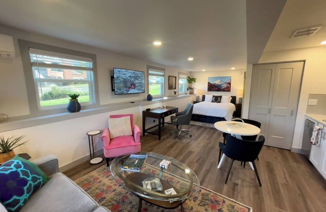 Spacious Downtown Studio | A+ Location | Near WWU