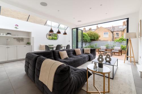 Spacious & Elegant House in Clapham
