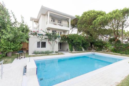 Spacious Exquisite 5BR Villa with Private Pool