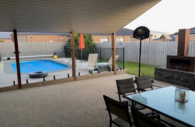 Spacious Family Entertainer- Close to Wineries, Adventure Park and the bay
