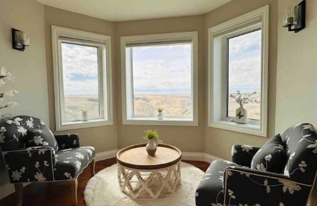 Spacious, family-friendly retreat; panoramic views