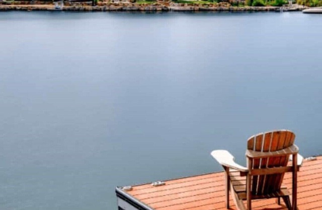 Spacious Family Getaway for 10 with Hot Tub, Lake, Gazebo, King Master