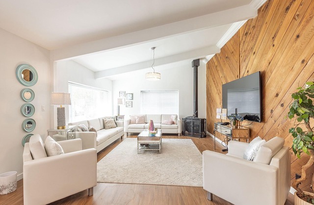 Spacious Family Home central to Squamish