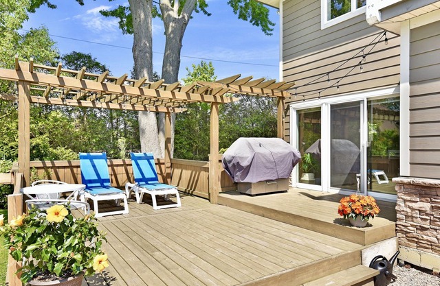 Spacious family home in the heart of an idyllic town.