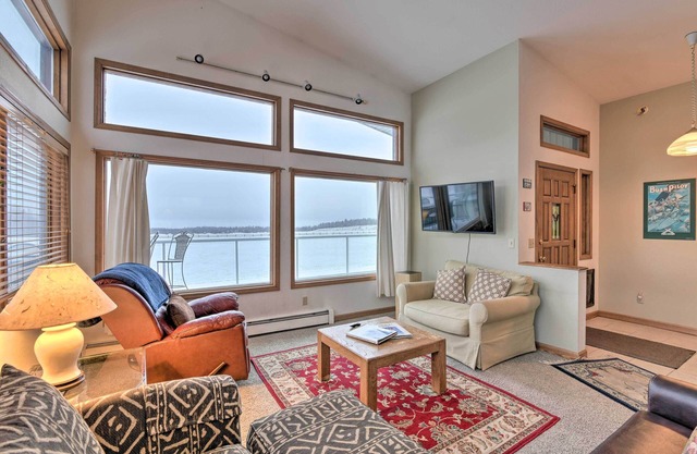 Spacious Family Home w/Deck + Million-Dollar View