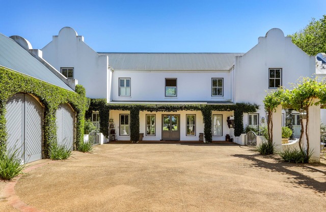 Spacious, farm-styled 5 bedroom Constantia home.Wine tasting&purchases available
