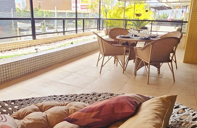 Spacious flat 1 block from Manaíra Beach and shopping malls, large balcony