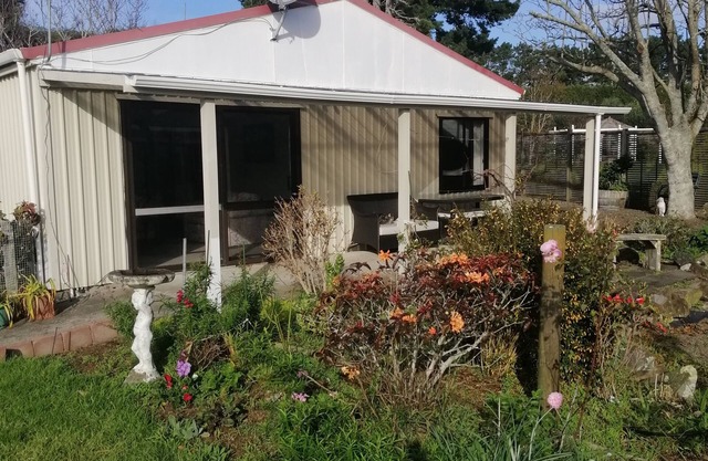 Spacious Garden Cottage w/ woodburner