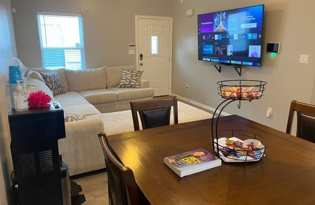 Spacious Getaway near UTRGV w/King Bed near UTRGV!