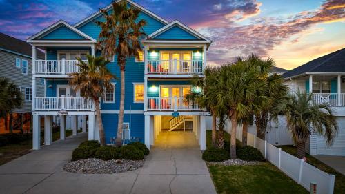 Spacious Home - 2MinWalkToBeach - HeatedPVTPool - BeachGear - GamesGalore