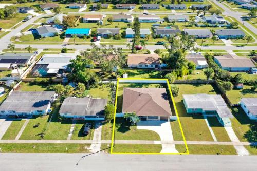 Spacious home with large yard - Perfect for families
