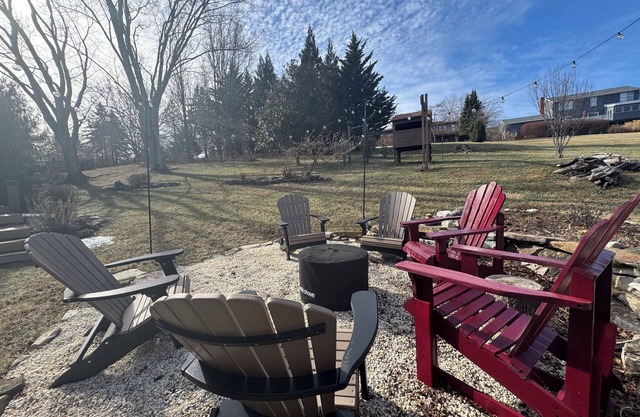 Spacious Home with Mountain Views - only 1.7 Miles from Campus