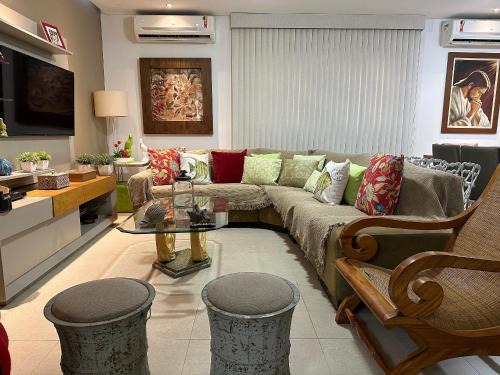 Spacious house for up to 19 people, 5 minutes from the beach.