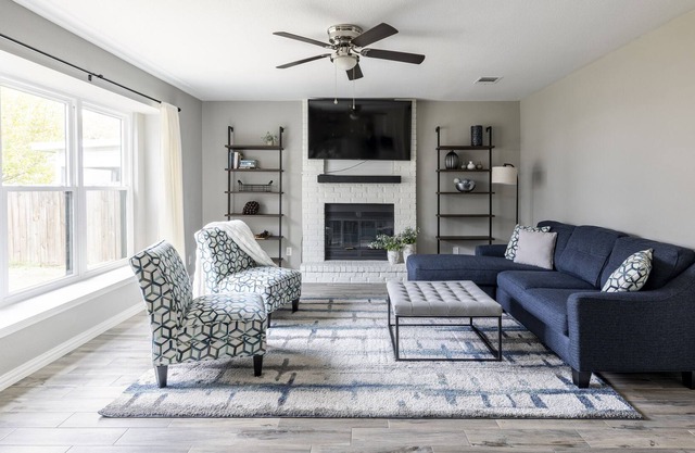 Spacious House @ the Domain - relax in the spa! Group Stay.
