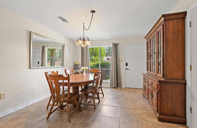 Spacious House w/Jacuzzi Tub