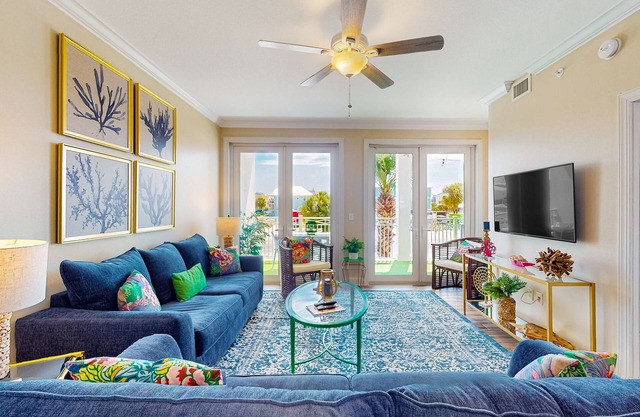 Spacious House with Shared Pool & Bay Views - Perfect for Relaxation