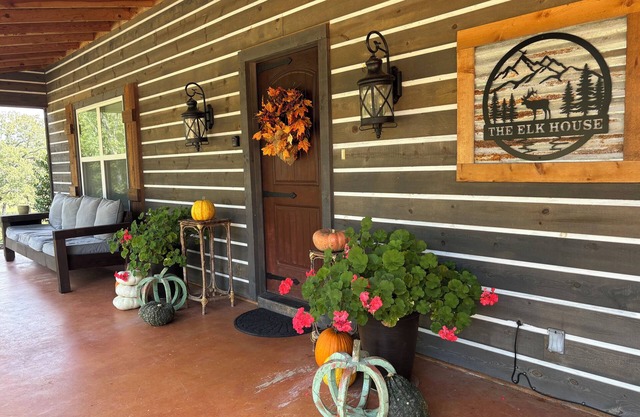 Spacious house with amazing mountain views in the Potato Hills