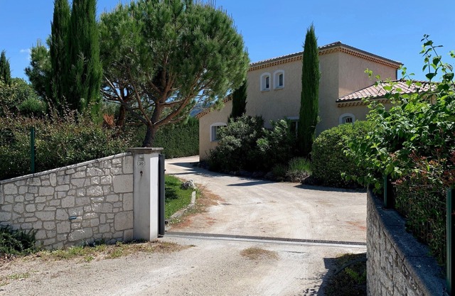 Spacious house with pool and garden ideal for family holidays