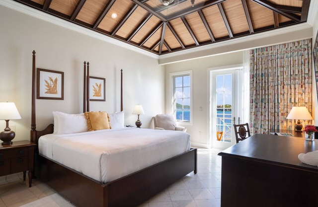 Spacious Island Hideaway Near Trails, Secret Beaches & Diving Spots