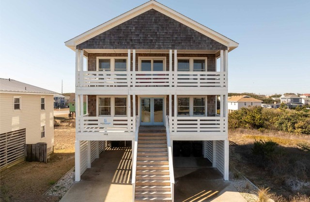 Spacious KDH Getaway w/Views, Near Beach & Shops