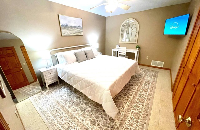Spacious King Bed Suite at Antique Store