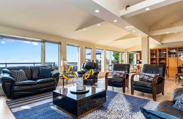 Spacious Lake Level Beachfront Cottage; Short walk from the Bayfield Village