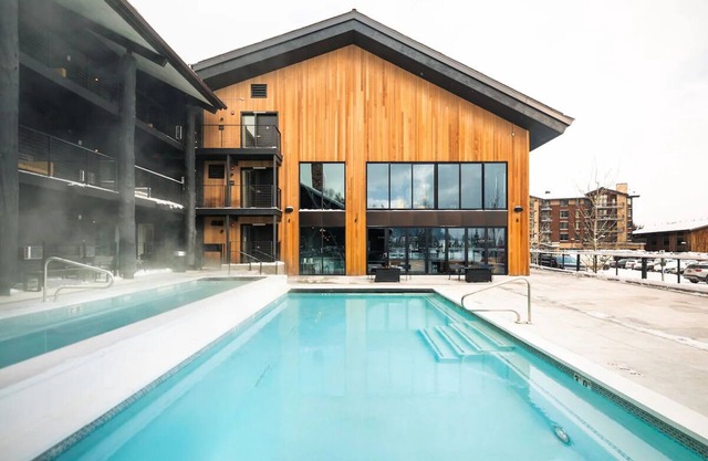 Spacious Lodge-style Rooms w/Mountain Views & Heated Pool in Teton Village