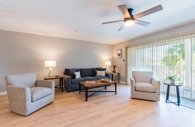 Spacious, Luxury, Beach Condo with Pool & Spa