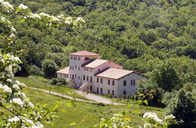 Spacious luxury house with splendid view to Pyrenees, on "domaine" of 40 ha