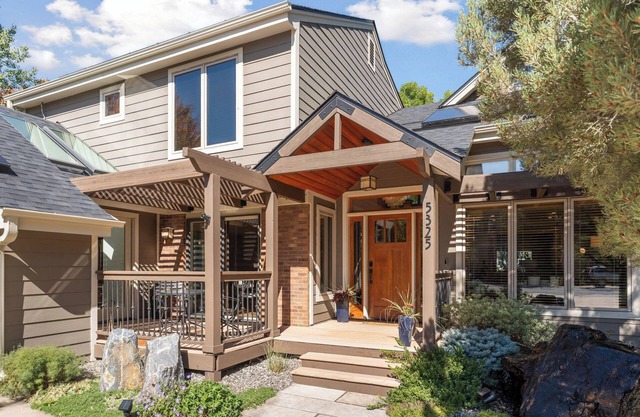 Spacious Luxury Boulder Home