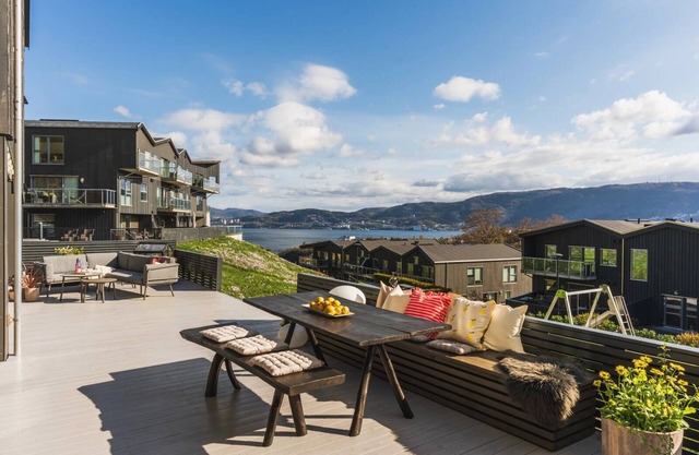 Spacious Luxury, Terrace + Parking