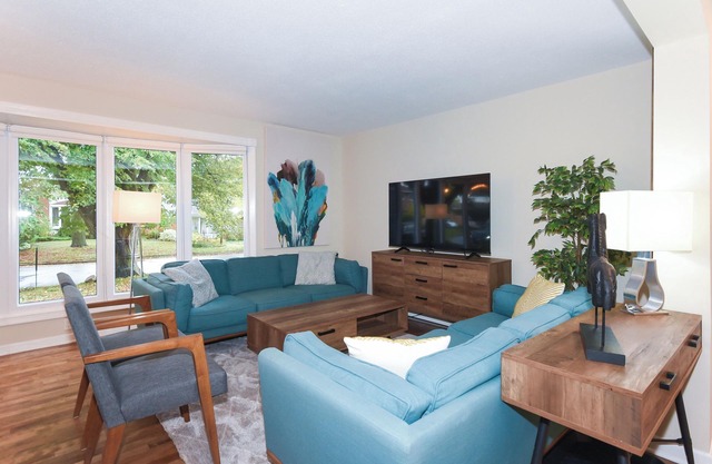 Spacious Main Lev Apt | Algonquin | 4 Beds, 2 Bath | Sleeps 8