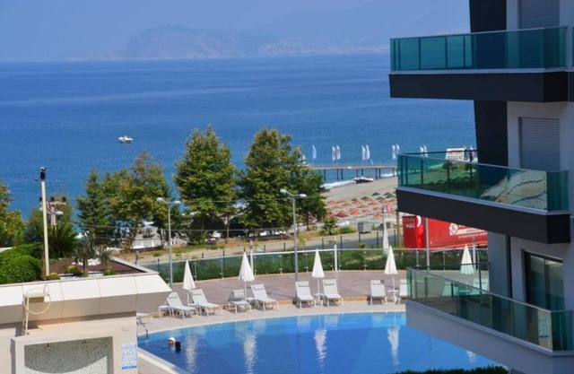 spacious Mediterranean waterfront resort-like - 3 min walk to beach