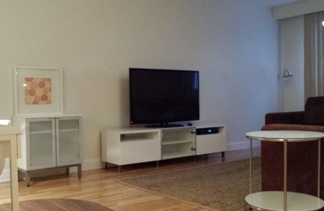 Spacious, Modern 2 Bedroom, 20mins to Downtown