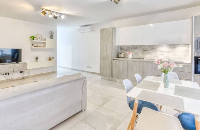 Spacious & Modern 2BR Apt in Central Msida
